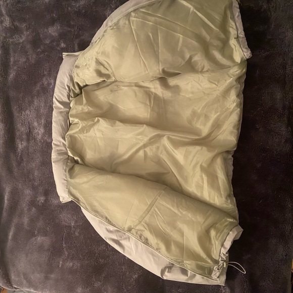 Oversized army green puffer coat (size M) - Picture 8 of 10